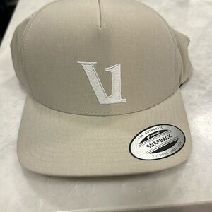 Vuori Magnitude Hat NWT